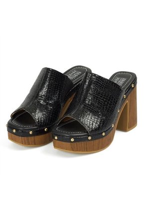Sandalia Tacon Alto Cuadrado Mule Plataforma Negro Croco Vizzano