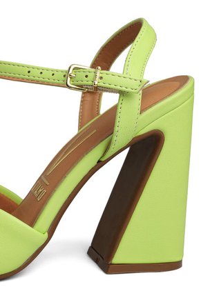 Sandalia Tacón Verde Vizzano