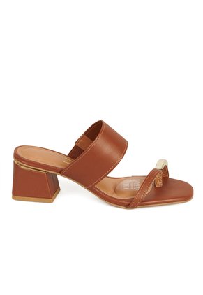 Sandalia Tacon Medio Mule Café-Mocca Vizzano