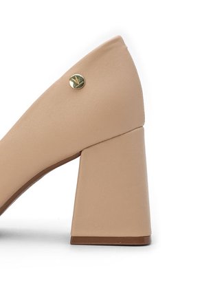 Tacón Medio Beige Vizzano