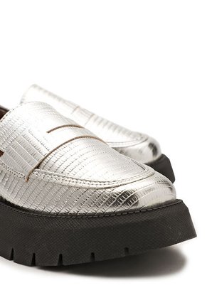 Mocasín Chunky Plateado-Negro Vizzano