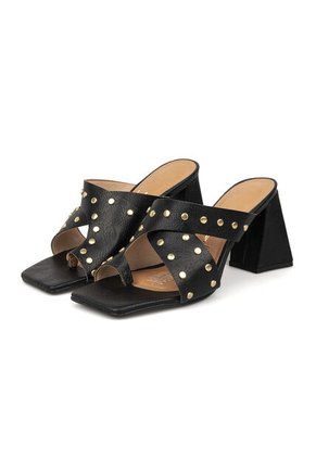 Sandalia Tacon Medio Negro Napa Vizzano
