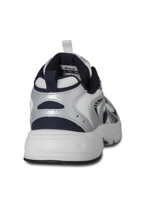 TENIS DEPORTIVOS HOMBRE XTEP PLATEADO