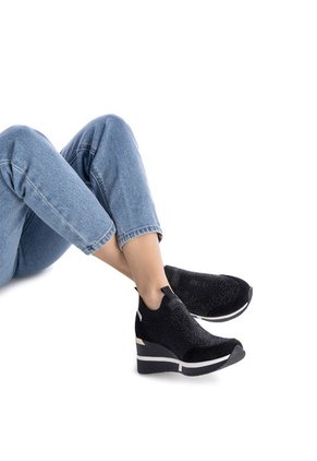 TENIS NEGRO XTI MAUN