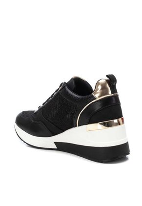 TENIS NEGRO XTI AIELET