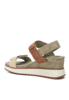 SANDALIA KAKI XTI BAITIARE