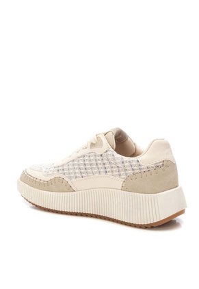 TENIS BEIGE XTI MIKA