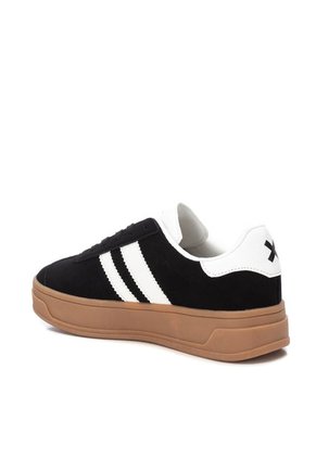 TENIS NEGRO XTI QUENBY