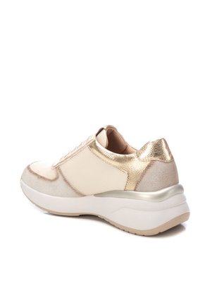 TENIS BEIGE XTI MILCA