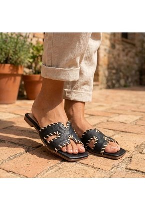 Sandalia Plana Para Mujer P512-Z84 NEGRO ZAVATTY