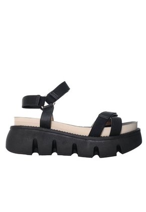 Plataforma Baja Para Mujer 140-Z83 NEGRO ZAVATTY