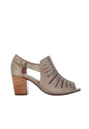 Sandalia Para Mujer H-WANDA METAL ARENA CUERO ZAVATTY