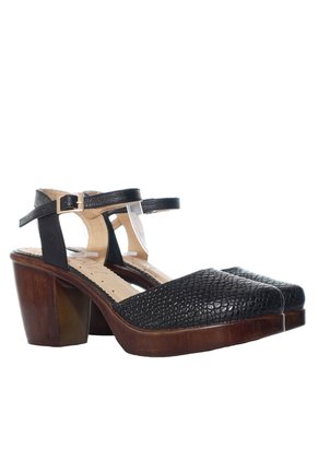 Sandalia Para Mujer IS10-Z06 NEGRO ZAVATTY
