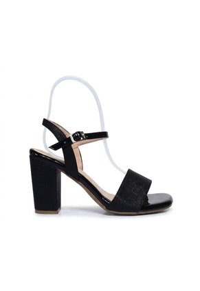 Sandalia Tacon Para Mujer 7593-Z522 NEGRO BRILLANTE ZAVATTY
