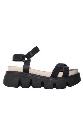 Plataforma Baja Para Mujer 140-Z83 ZAVATTY