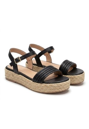Sandalia Plana Para Mujer M96-Z471 ZAVATTY