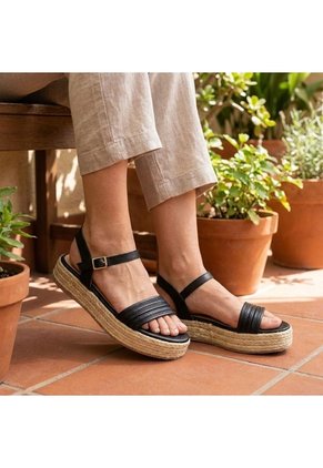 Sandalia Plana Para Mujer M96-Z471 ZAVATTY