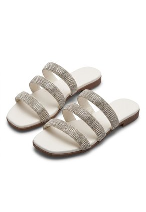 Sandalia Plana Para Mujer 108-Z43 ZAVATTY