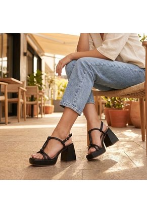 Sandalia Para Mujer R-10-Z471 ZAVATTY