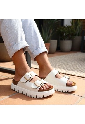 Sandalia Canoa Para Mujer 3000A-Z620 CAFE ZAVATTY