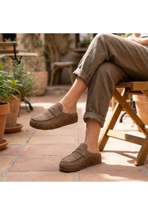 Zueco Para Mujer 26110-Z718 TAUPE CUERO ZAVATTY