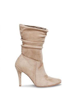 Botin Tacon 7 1/2 Para Mujer 71577-Z279 ARENA GAMUZA ZAVATTY