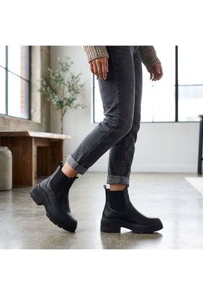 Bota Plana Para Mujer 3577-Z96 NEGRO ZAVATTY