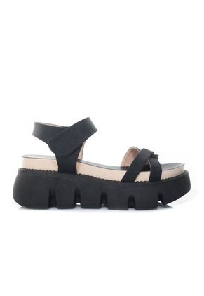 Plataforma Baja Para Mujer 7019-Z83 NEGRO ZAVATTY