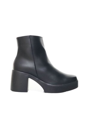 Botin Para Mujer 2449-Z22 NEGRO ZAVATTY