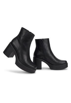 Botin Para Mujer 2449-Z22 NEGRO ZAVATTY