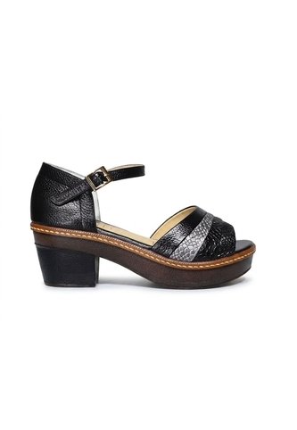Sandalia Para Mujer 6132-Z06 NEGRO CUERO ZAVATTY Zavatty