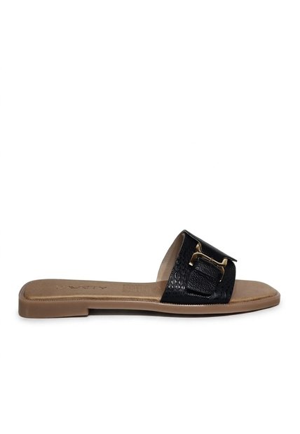Sandalia Plana Para Mujer C42-Z19 NEGRO CUERO ZAVATTY