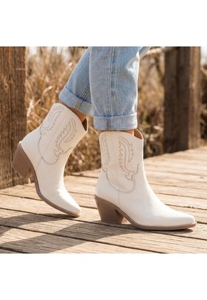 Bota Para Mujer 2581-Z22 NEGRO BORDADA ZAVATTY