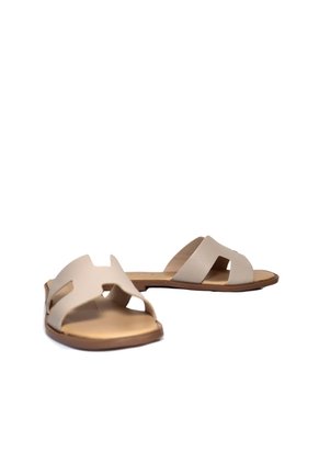 Sandalia Plana Para Mujer HERMES-Z19 ROJO CUERO ZAVATTY