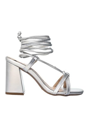 Sandalia Para Mujer J21-Z471 PLATA ZAVATTY