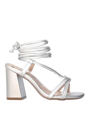 Sandalia Para Mujer J21-Z471 PLATA ZAVATTY