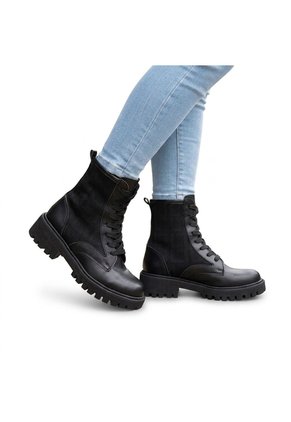 Bota Para Mujer TA324 NEGRO ZAVATTY