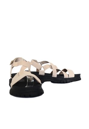 Sandalia Plana Para Mujer 407-Z83 ARENA ZAVATTY