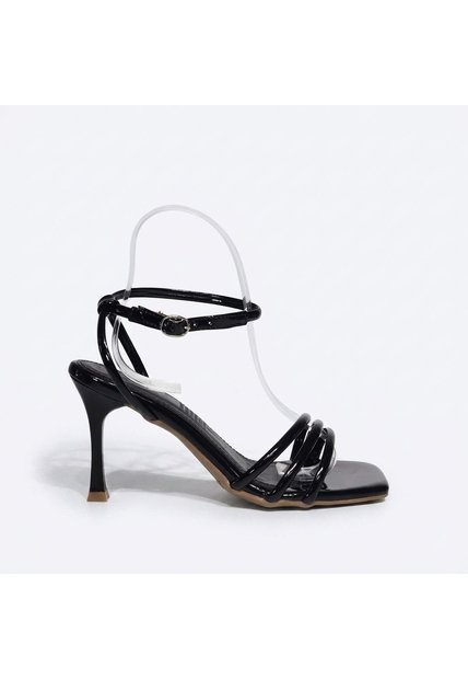 Sandalia Tacon Para Mujer 7701-Z471 NEGRO CHAROL ZAVATTY