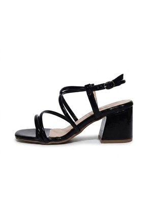 Sandalia Tacon Para Mujer Q261-Z471 NEGRO CHAROL ZAVATTY